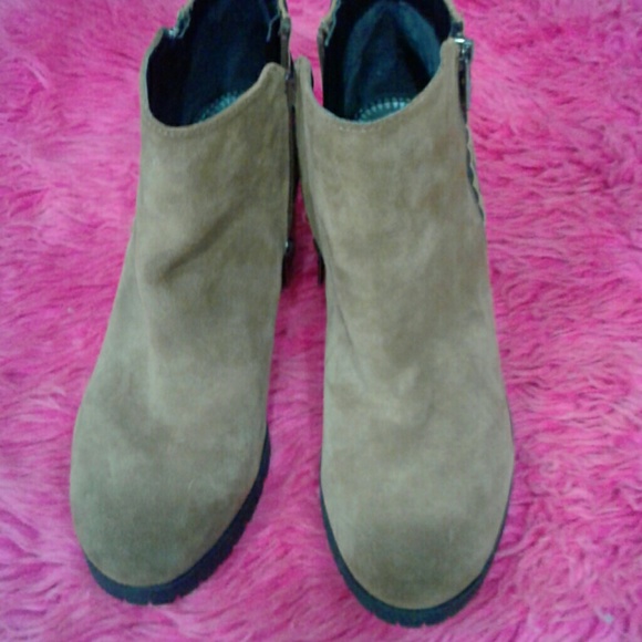 boots - Picture 3 of 3